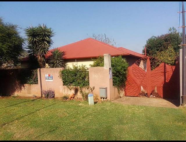 3 BEDROOM HOUSE FOR SALE IN BEZUIDENHOUT VALLEY
